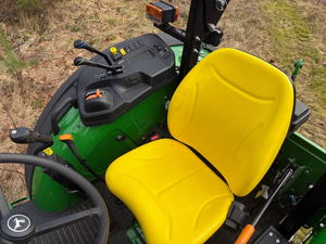 รถแทรกเตอร์จอห์นเดียร์ JD 5058E 58 แรงม้า ขับเคลื่อน 4 ล้อ รถแทรกเตอร์อเนกประสงค์ 60 แรงม้า พร้อมระบบ PowerReverser เครื่องยนต์ดีเซล สำหรับงานเกษตรกรรม พร้อมอุปกรณ์ตักดินด้านหน้า - Product Image 6