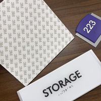 Letrero de Accesibilidad Táctil y Braille ADA Personalizado al por Mayor, Letrero Acrílico con Texto en Relieve para Hotel, Oficina, Baño, Número de Habitación