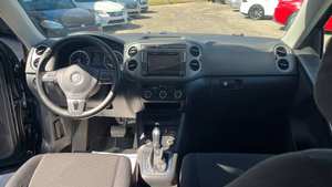 Volkswagen Tiguan S 2017, Tracción Delantera, Automático, Interior de Cuero Oscuro, Motor Turbo R16, Combustible Gasolina/Eléctrico, Usado, con Tracción Trasera - Product Image 3