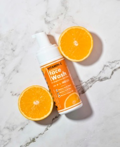 Nettoyant moussant pour le visage à la vitamine C avec extrait d'aloe vera pour éclaircir le teint de la peau Nettoyant pour le visage naturel - Product Image 3