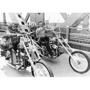 Tarjeta postal vintage Easy Rider para exhibir motocicletas icónicas con estilo - Product Image 1