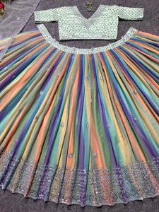 Lehenga Choli de style Bollywood pour femmes avec une robe traditionnelle indienne indo-occidentale à queue de poisson et broderies lourdes - Product Image 3