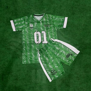 Uniforme de Fútbol Unisex Personalizado, Camiseta de Fútbol con Sublimación, Pantalones Cortos 100% Poliéster de Secado Rápido y Transpirable para Entrenamiento de Adultos - Product Image 1