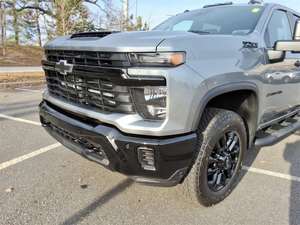 Oferta Especial 2024: Silvado 2500HD 6.6L Duramax Turbo-Diesel V8 en Buen Estado - Product Image 3