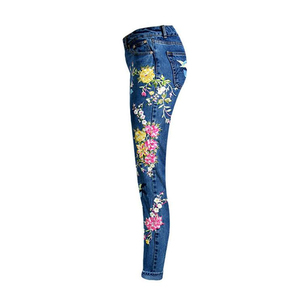 Últimos Jeans de Mezclilla Lavados en Azul Claro Cómodos y Elegantes para Mujer en Oferta, Jeans Bordados para Mujer - Product Image 5