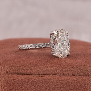 Anillo de diamante cultivado en laboratorio de oro macizo de 18 quilates, juego de pavé de Halo oculto, compromiso de corte ovalado de estilo clásico con certificado IGI, su regalo - Product Image 6