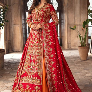 KURTA LARGO DE NOVIA PESADA DE PAKISTANI/DE NOVIA CON VESTIDO LEHENGA Adornado CON CUENTAS DE CRISTAL, PIEDRA, TRABAJO DE DABKA @ 2023 - Product Image 1