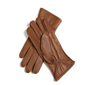 Gants élégants en cuir au poignet pour hommes raffinés à coordonner avec les costumes et les vêtements de cérémonie lors de mariages ou d'événements professionnels - Product Image 4