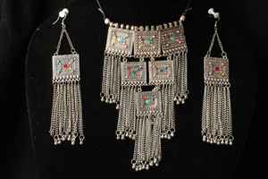 Gargantilla afgana de trabajo de cadena en capas, collar para mujeres y niñas, acabado de plata alemana oxidada, borlas étnicas con cuentas, ropa festiva - Product Image 3