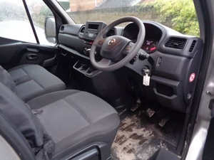 Nissan Interstar Acentaa XLWB 2023, berline à toit extra haut, automatique, turbo, transmission intégrale, caravane d'occasion, toit ouvrant panoramique, feux LED gauche R18 - Product Image 2