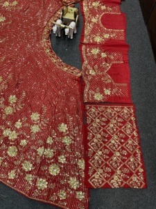 Lehenga choli ผ้าไหมที่มีสไตล์แบบจีนที่ทันสมัยลายปักเลื่อมสำหรับงานปักเลื่อมผ้าแคนวาสและผ้าใบ - Product Image 5