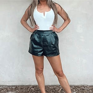 Shorts en cuir pour femmes écologiques, taille mi-haute, confortables, séchage rapide, respirants, coupe-vent, personnalisables, logo personnalisé, décontractés pour l'été - Product Image 4