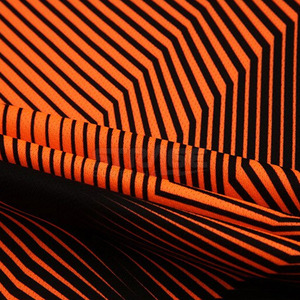 ชุดฟุตบอลผู้ชายคุณภาพสูงสั่งทำพิเศษ 100% โพลีเอสเตอร์ เป็นมิตรกับสิ่งแวดล้อม แห้งเร็ว ระบายอากาศได้ดี - Product Image 4