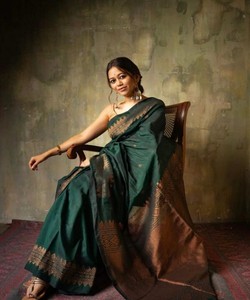 FASHIONABLE SUAVE LICHI SEDA JACQUARD TRABAJO SAREE CON BLUSA SIN COSTAR ROPA DE BODA PRECIO AL POR MAYOR ROPA ÉTNICA VERDE - Product Image 3