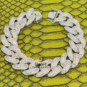 Deslumbrante diseñador Cuban Ling 10Kt Pulsera de oro blanco Iced Out con redondo y Baguette Cut VVs Clarity Moissanite Diamonds - Product Image 1
