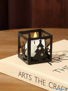 Bougeoirs de Noël à détails festifs complexes Lanternes en verre magnifiquement conçues pour la table de vacances - Product Image 3