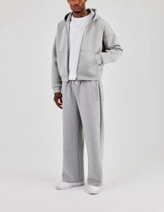 Ensemble de survêtement gris clair pour homme avec veste à capuche zippée et pantalon ample pour un style sportif décontracté - Product Image 4