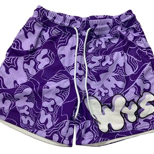 กางเกงขาสั้นตาข่ายสำหรับออกกำลังกายแนวสตรีทของผู้ชายกางเกงขาสั้นออกแบบลายพรางสีม่วงพร้อมช่องพิมพ์ซับลิเมชัน100% โพลีเอสเตอร์ - Product Image 1