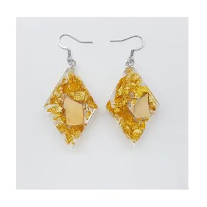 Venta al por mayor estilo bohemio amarillo madera resina gota pendientes para mujer accesorio de moda en venta - Product Image 4