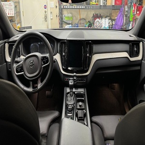 Alerte Offre Exceptionnelle! SUV de luxe Volvo XC60 T6 2021 super propre, suralimenté et turbocompressé, 4 cylindres, automatique, transmission intégrale, blanc - Product Image 3