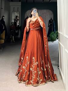 Soie traditionnelle broderie séquence travail concepteur fantaisie dentelle bordure Lehenga Choli indien et pakistanais vêtements de mariage - Product Image 4