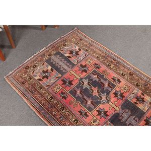 Petit tapis turc de 3,3 x 6,4 pieds, tapis vintage, tapis géométrique rose et marron - Product Image 2