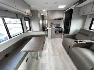 รถบ้านมือสองสภาพดี ปี 2026 รุ่น Coachmen Freelander 26DSF ขาย - Product Image 4