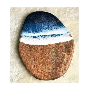 Tabla de cortar y picar para carne y verduras, forma personalizada y diseño de vista al océano, madera y resina - Product Image 2