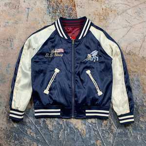 Chaqueta de Satén Personalizada para Hermandad Griega |   Chaqueta Bomber con Bordado de Grulla |   Elegante Ropa Griega para Amantes de la Moda de Hermandades - Product Image 3