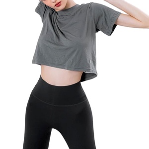 Haut court de sport pour femme OEM, coupe ajustée, 100 % coton, séchage rapide, personnalisable en couleur et logo - Product Image 1