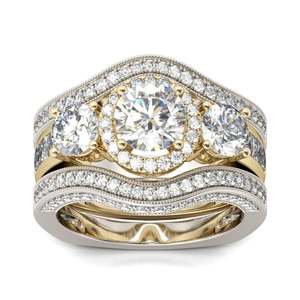 Anillo de Compromiso Jeulia de Plata de Ley Chapado en Rodio con Tres Lados con Incrustaciones de Circonitas Redondas - Product Image 1