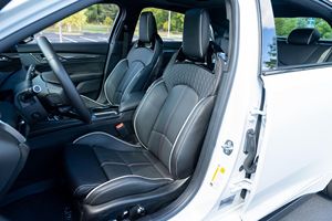 พร้อมจัดส่งปี 2025 แคดิลแลค CT5-V แบล็ควิง - Product Image 5