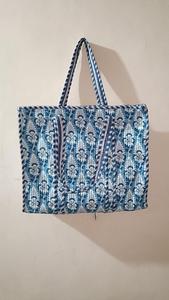 Bolso de Hombro de Algodón Indio Estampado a Mano para Mujer, Bolso Tote Acolchado Hecho a Mano con Cierre de Cremallera y Cadenas, Portátil para Ir de Compras - Product Image 2