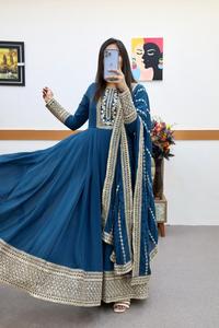 Vestido largo Anarkali cosido con Dupatta a juego para temporada festiva y ocasión especial para niñas - Product Image 2