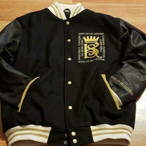 เสื้อแจ็คเก็ตผ้าฟลีซสไตล์คลาสสิกสำหรับผู้ชาย ปรับแต่งได้ ผลิตจากผ้าแคนวาสคอตตอน 100% พร้อมป้ายโลโก้ กันน้ำ ระบายอากาศ แห้งเร็ว บริการ OEM - Product Image 2