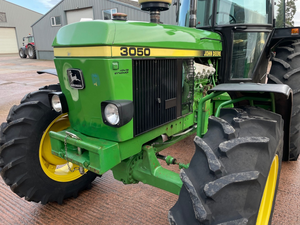 Tractor agrícola JD usado en venta | Tractor Agrícola Utilitario John Deere 3050 de 90HP, 4WD, Fabricado en Alemania, Diésel de 6 Cilindros, en Venta - Product Image 3
