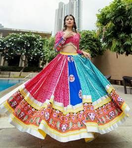 Lehenga Choli ออกแบบเองลายปักด้วยมือสไตล์เรชันใหม่ล่าสุดสำหรับเจ้าสาวสีแดง - Product Image 3