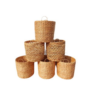 Sac de plage léger et spacieux fait à la main-Fourre-tout en paille écologique de jacinthe d'eau avec un look élégant pour les femmes - Product Image 1