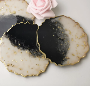 Juego de posavasos de resina blanca natural Diseño de nácar de lujo Forma redonda a granel para servir bebidas o recuerdos - Product Image 1