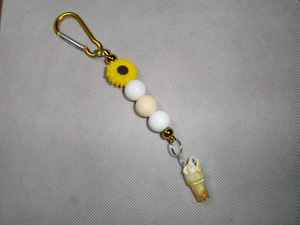 Porte-clés fait main avec perles en bois et anneau en acier inoxydable | Porte-clés coloré en perles de bois et acier inoxydable | VRNQ - Product Image 5