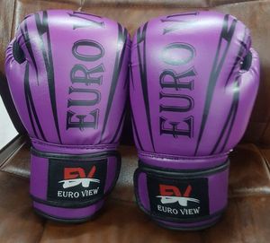 Guantes de boxeo de cuero PU de color con logotipo personalizado para artes marciales, Equipo de Boxeo fabricado con durabilidad de alta visibilidad - Product Image 2