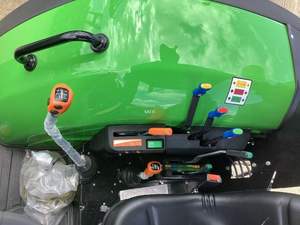 Deutz-fahr 4080 E รถแทรกเตอร์ขนาดเล็กพร้อมเครื่องยนต์ดีเซล45HP 4x4ไดรฟ์เกียร์และมอเตอร์ส่วนประกอบหลักสำหรับใช้ในฟาร์ม - Product Image 3