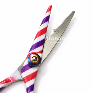 กรรไกรตัดผมมืออาชีพขนาด 6 นิ้ว ใบมีดคมสแตนเลส สีสันสดใส สำหรับคนถนัดขวา ด้ามจับขนาดกลาง - Product Image 2