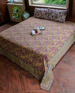 Drap de lit en coton imprimé à la main |   Drap de lit indien à motifs floraux |   Literie faite à la main pour la vente en gros - Product Image 1
