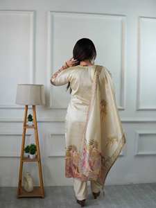 Ensemble Kurti en soie crème élégante avec dupatta imprimé - Product Image 3