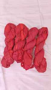 ริบบิ้นผ้าไหมส่าหรีรีไซเคิลแบบย้อมสีเขียวสำหรับงานถักไหมพรมด้วยมือผลิตตามสั่งสำหรับร้านค้าจำหน่ายต่อ - Product Image 4