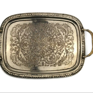 Bandeja de servicio de acero con acabado de plata grabada de diseño tradicional, perfecta para reuniones familiares, bodas, fiestas y regalos - Product Image 1
