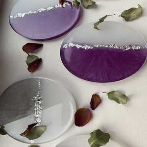 Ensemble de sous-verres en résine unique avec accents de feuilles métalliques, tapis époxy faits à la main, parfaits pour la décoration de table moderne et les cadeaux - Product Image 4