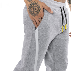 Pantalones deportivos clásicos para hombre con tela transpirable y corte relajado, ideales para entrenamientos y uso diario informal. - Product Image 5