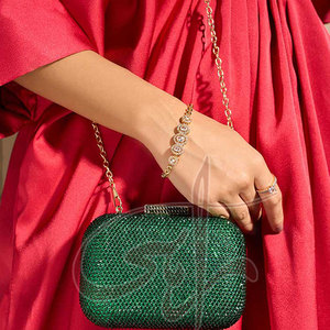Pochette pour femme de forme rectangulaire, de haute qualité, avec des coins arrondis doux, ornée de strass scintillants effet perle, portable et tendance - Product Image 5